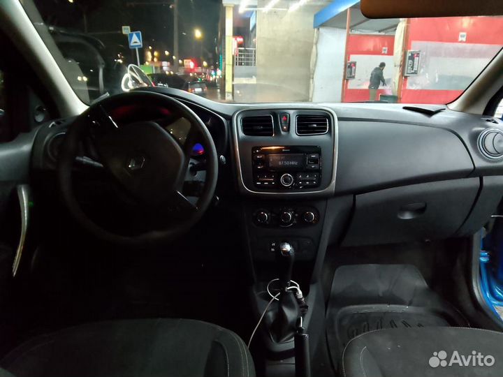 Renault Logan 1.6 AT, 2017, битый, 238 000 км