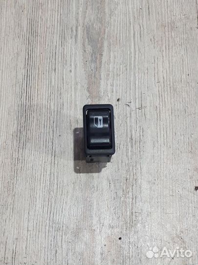 Кнопка блокировки салона Nissan primera P12