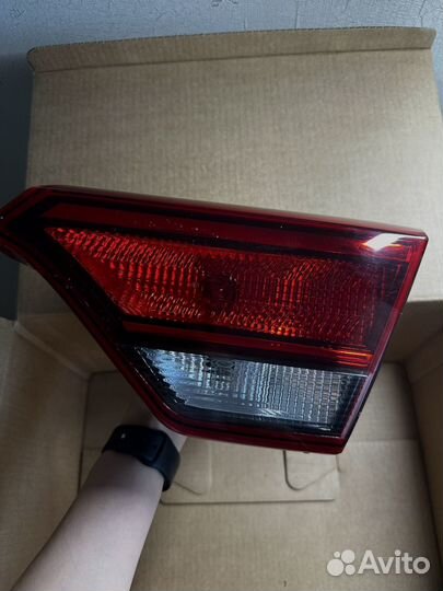 Задняя правая фара в крышку багажника kia rio 2021