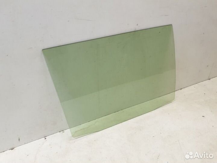 Стекло двери заднее правое Toyota Highlander 2