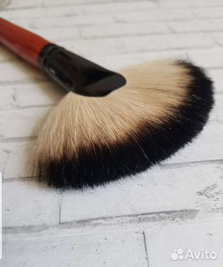 Кисть для макияжа из натурального ворса козы