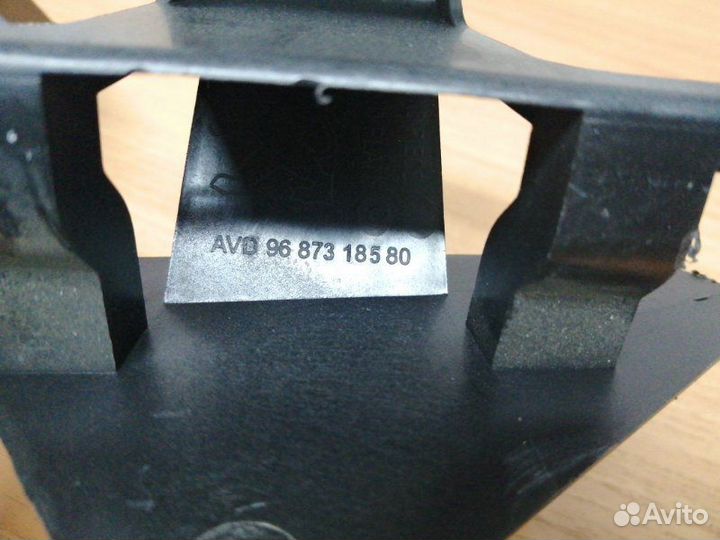 Кронштейн внутренней ручки передний правый Citroen