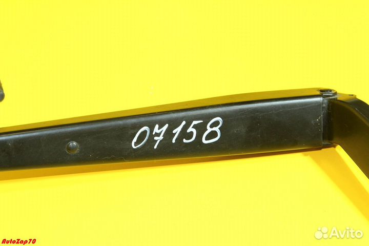 Nissan Patrol (Y62) Поводок стеклоочистителя перед