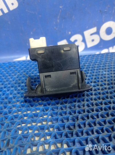 Кнопка стеклоподъемника Hyundai Accent седан G4EC