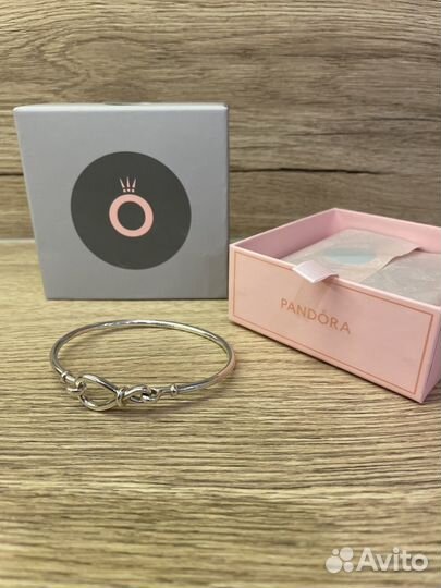 Браслет-бэнгл Pandora Бесконечность