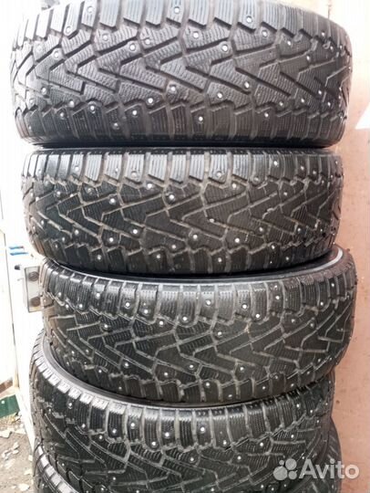 Pirelli Ice Zero 215/70 R16