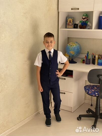 Костюм на мальчика(брюки,пиджак,жилет)