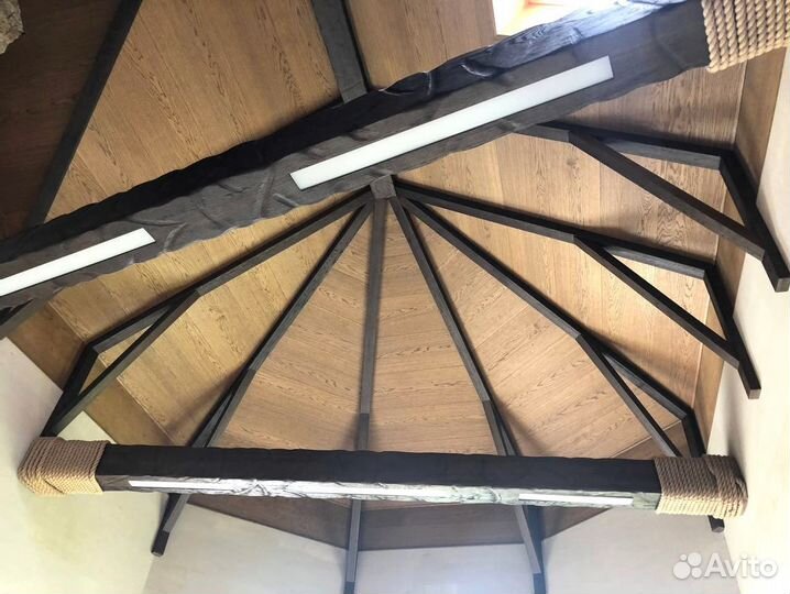 Деревянный потолок из массива дерева