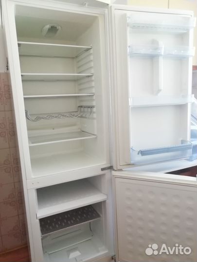 Холодильник akai