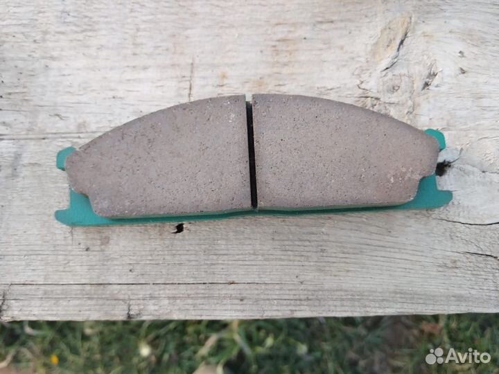 Продам колодки передние