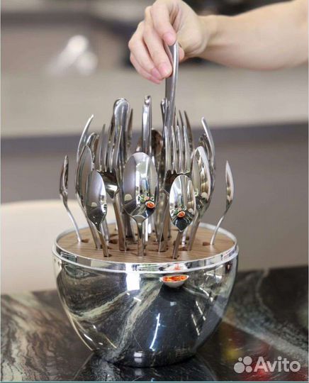 Приборы столовые в яйце