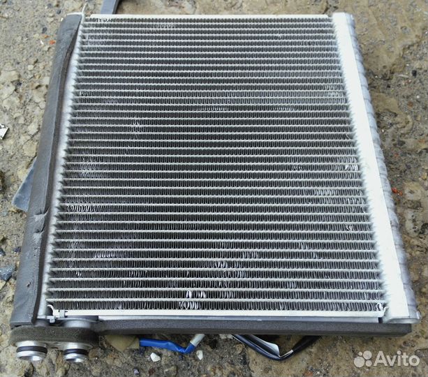 Радиатор кондиционера Toyota Corolla 120 / Avensis