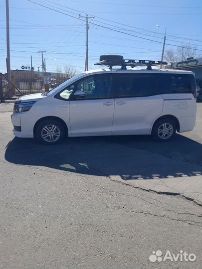 Toyota Voxy 1.8 CVT, 2015, 205 000 км