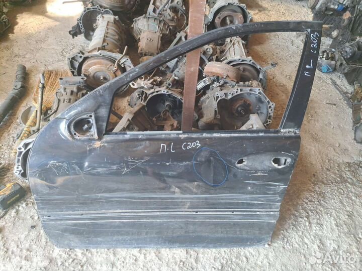 Дверь передний левый на Mercedes W203