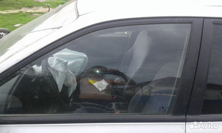 Киа спектра стекло левое передние водительское