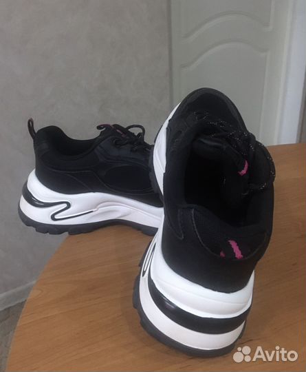 Кроссовки женские 39 размер