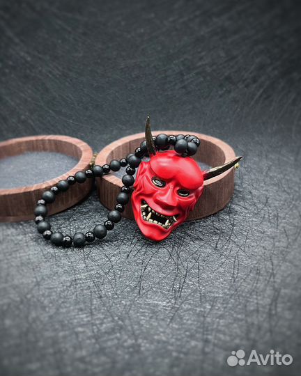 Подвеска в машину Маска Хання