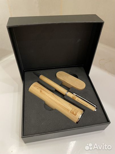 Набор:аккумулятор,флешка и ручка 