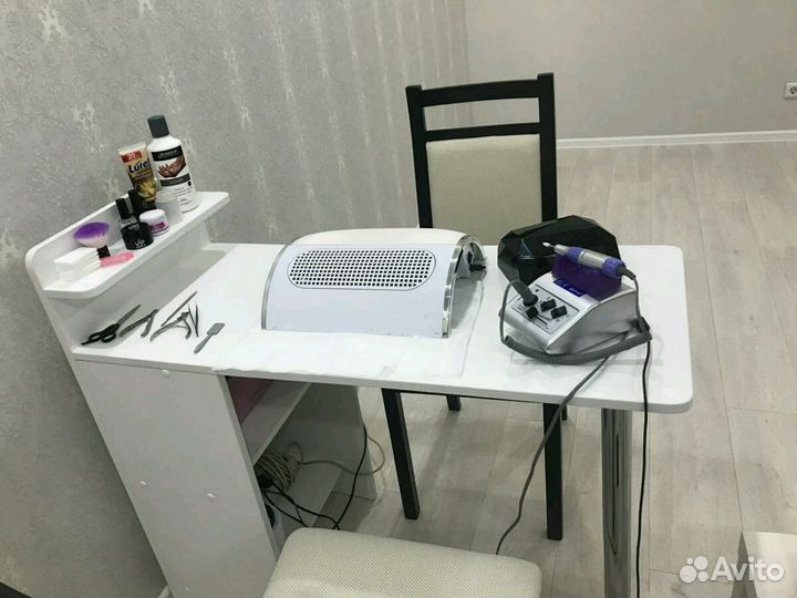 Маникюрный стол