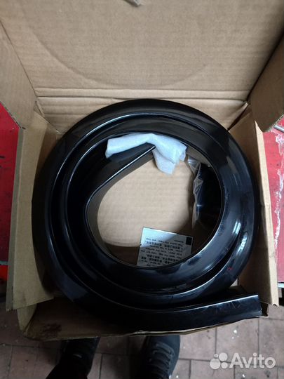 Лип спойлер универсальный