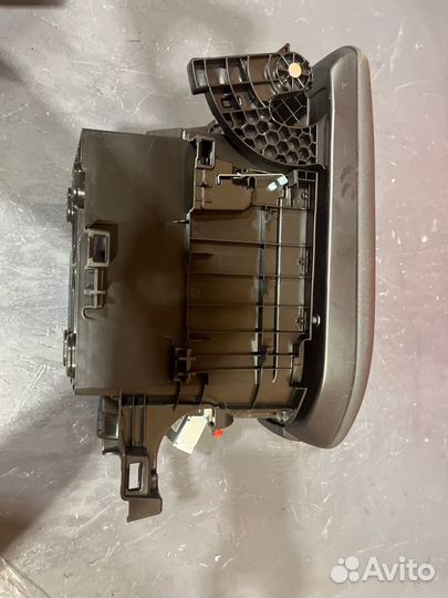 Подлокотник Toyota Rav 4 XA50 2021