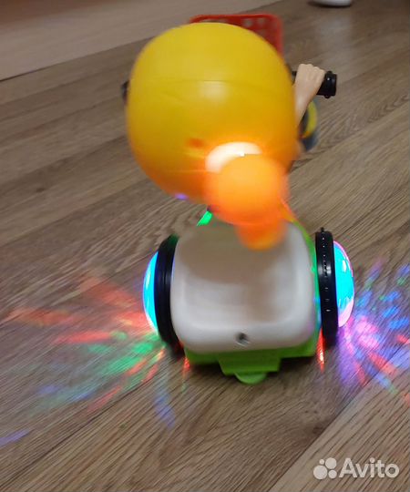 Детские игрушки, ездит, светится, крутится