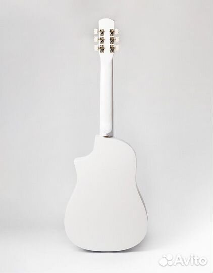 Акустическая гитара с вырезом