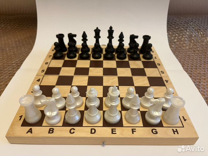 Шахматы пластиковые обиходные с доской 29 см