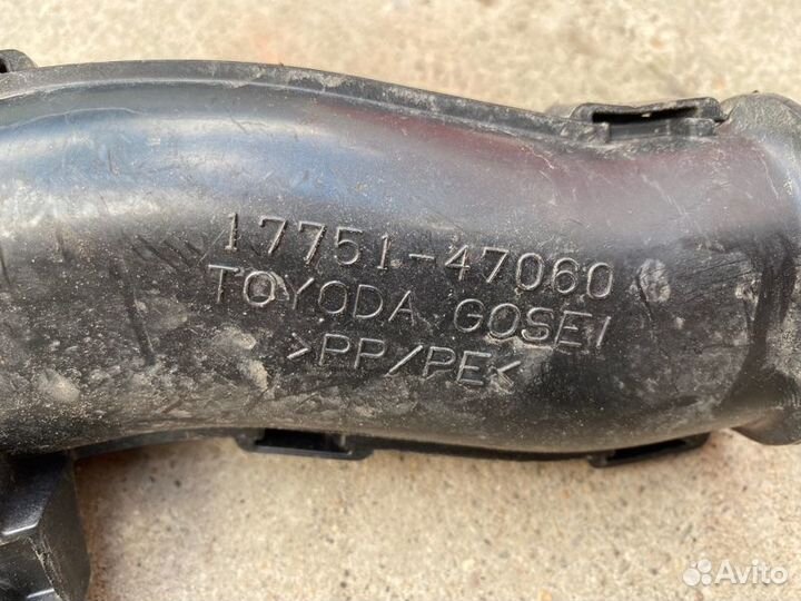 Патрубок воздушного фильтра Toyota Vitz