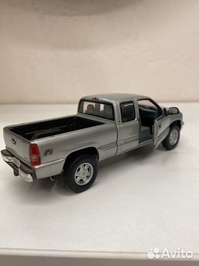 GMC sierra 1:43 Cararama