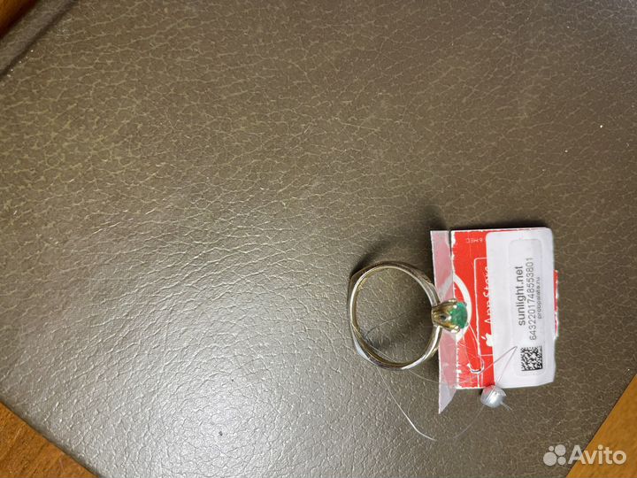 Кольцо с изумрудом