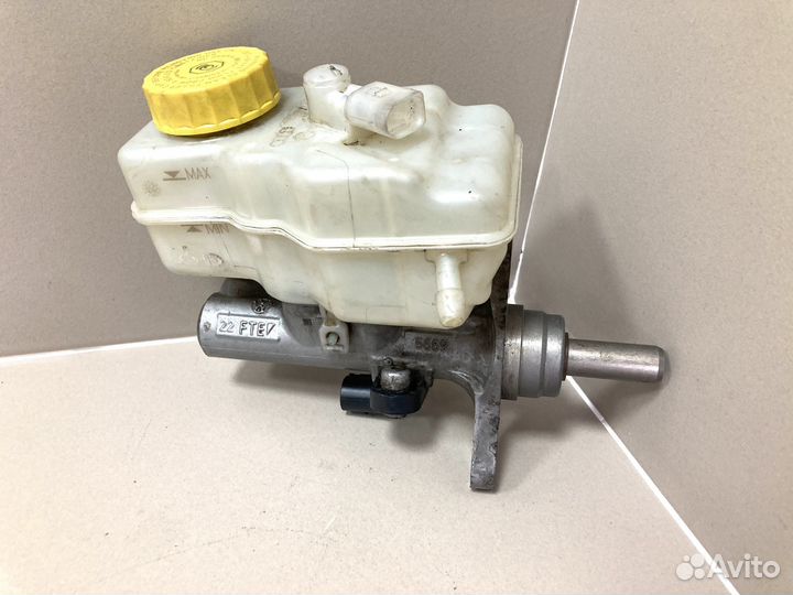 Главный тормозной цилиндр Skoda Fabia 2010-2015 г