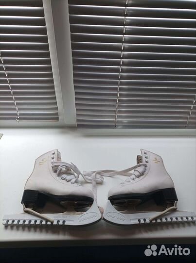 Коньки. Костюм для хоккея бейсбола и тд