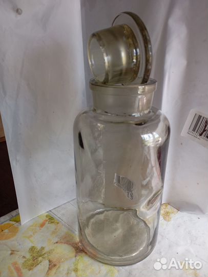 Банка с притертой крышкой