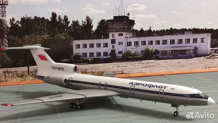 Модель самолёта Ту-154