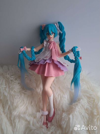 Аниме фигурка хатсуне мику