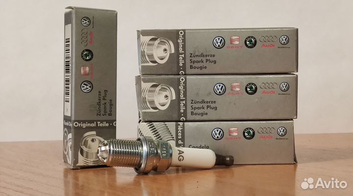 Свечи зажигания VW 06H905604