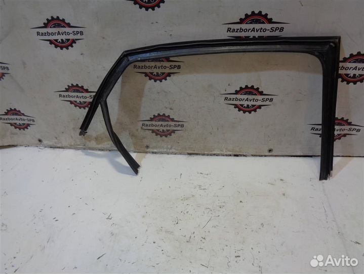 Уплотнитель стекла VW Polo Sedan