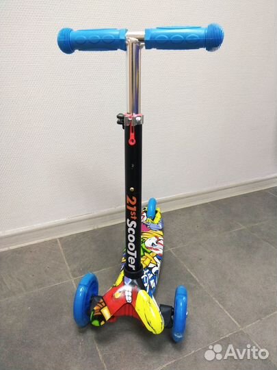 Самокат Mini с принтом, голубые колеса