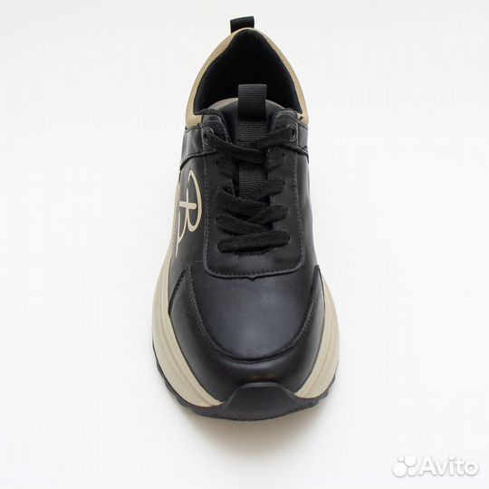 Кроссовик на платформе