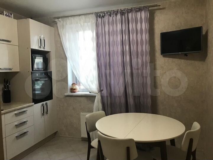 2-к. квартира, 58 м², 14/18 эт.