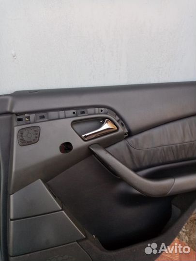 Запчасти на Mercedes Benz w220