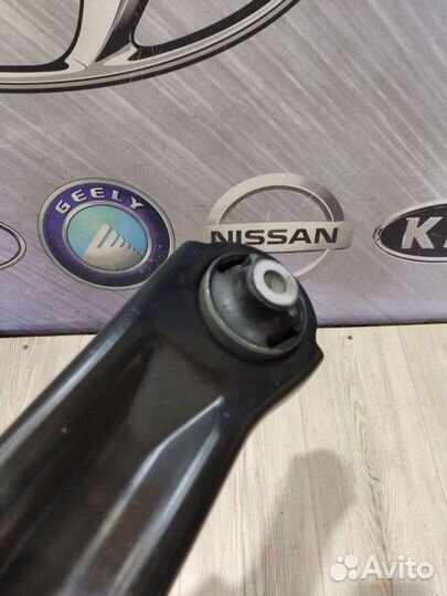 Рычаг подвески Nissan note E11 Лев