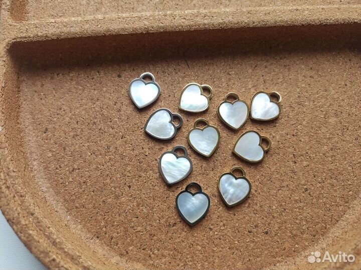 Новые подвески сердечки с перламутровыми вставками