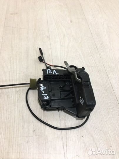 Замок боковой двери передний левый Mercedes Benz