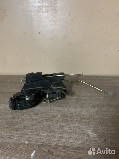 Замок двери предней правой Elantra