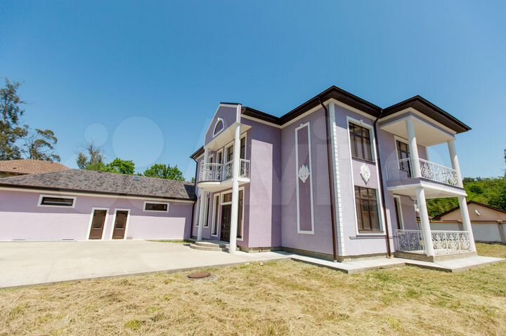 Коттедж 357 м² на участке 11 сот.