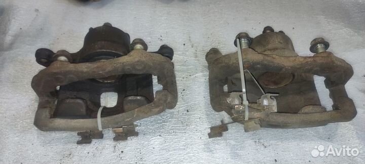 Суппорт тормозной левый, правый Nissan Tiida С11