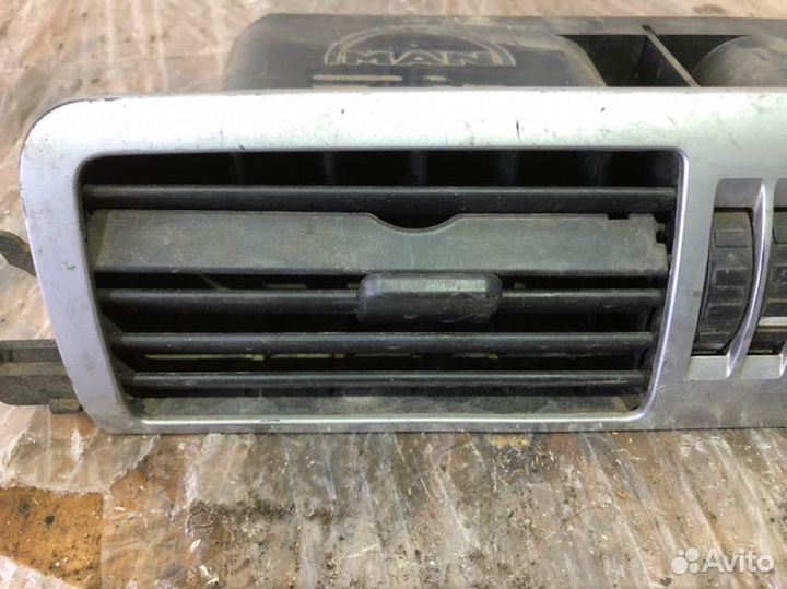 Решетка приточного воздуха Man Tgx 4*2 2017