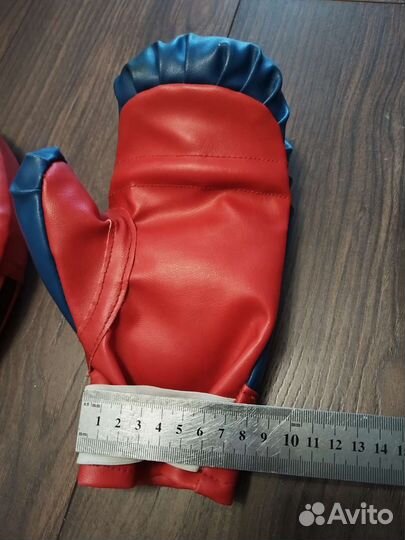 Боксерские перчатки и лапа для мальчика